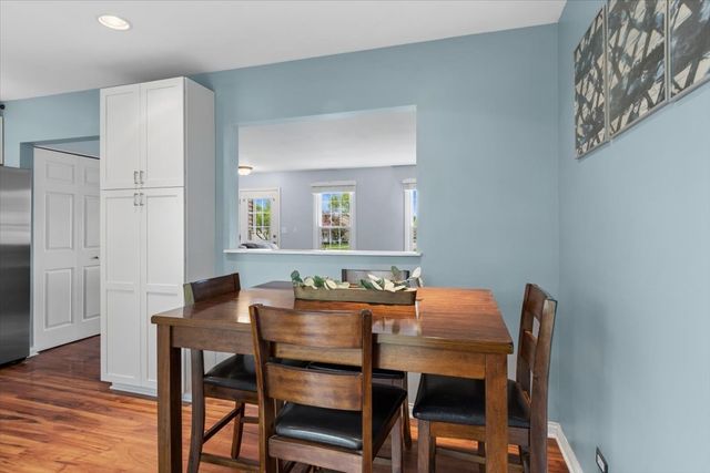 733 Cypress Lane, Carol Stream, IL 60188