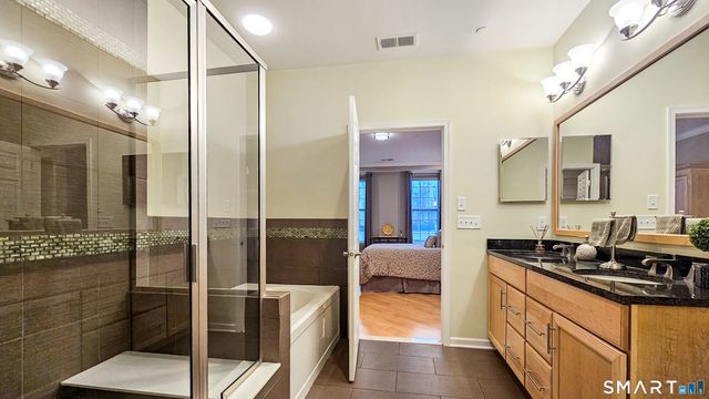 203 Center Meadow Lane 203, Danbury, CT 06810