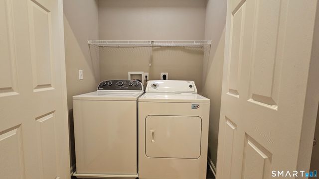 203 Center Meadow Lane 203, Danbury, CT 06810