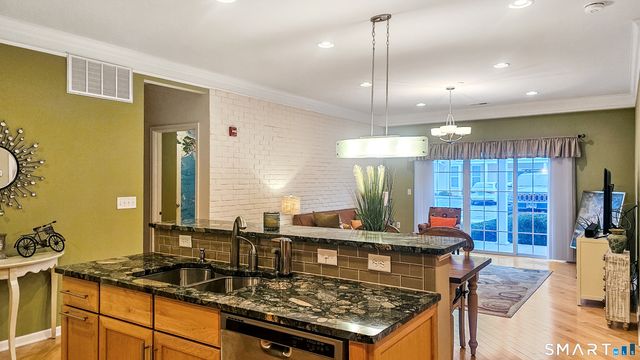 203 Center Meadow Lane 203, Danbury, CT 06810