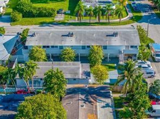 720 NE 7th Street 2a, Hallandale Beach, FL 33009