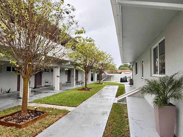720 NE 7th Street 2a, Hallandale Beach, FL 33009