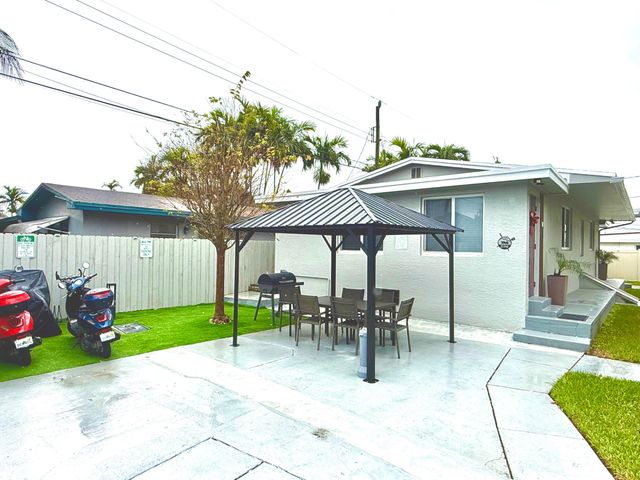 720 NE 7th Street 2a, Hallandale Beach, FL 33009
