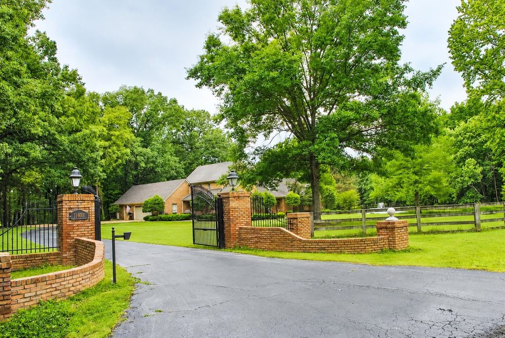 11403 COUNTRY FOREST CV, Collierville, TN 38017