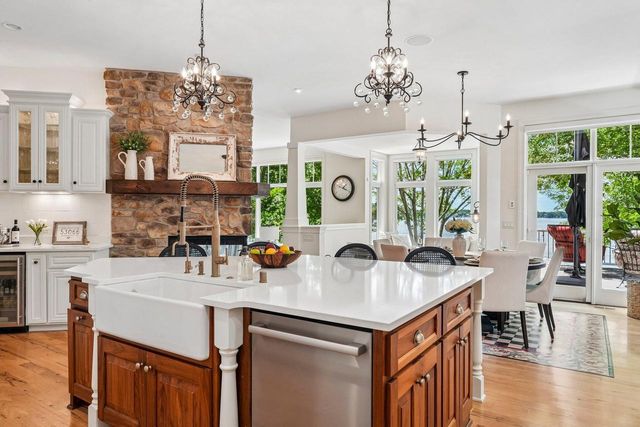 W343N6293 S Bayview ROAD, Oconomowoc, WI 53066