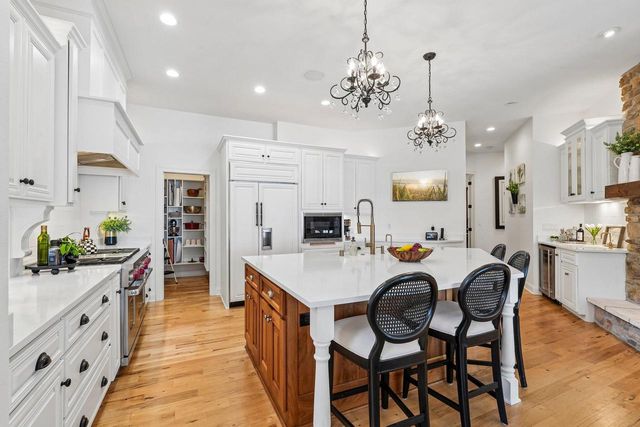 W343N6293 S Bayview ROAD, Oconomowoc, WI 53066