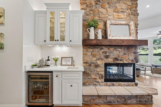 W343N6293 S Bayview ROAD, Oconomowoc, WI 53066