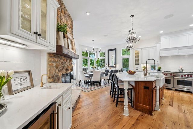 W343N6293 S Bayview ROAD, Oconomowoc, WI 53066