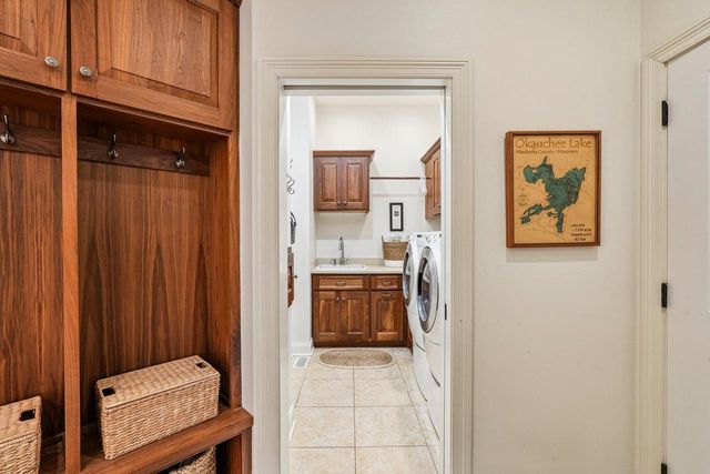 W343N6293 S Bayview ROAD, Oconomowoc, WI 53066