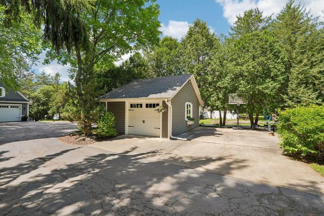 W343N6293 S Bayview ROAD, Oconomowoc, WI 53066