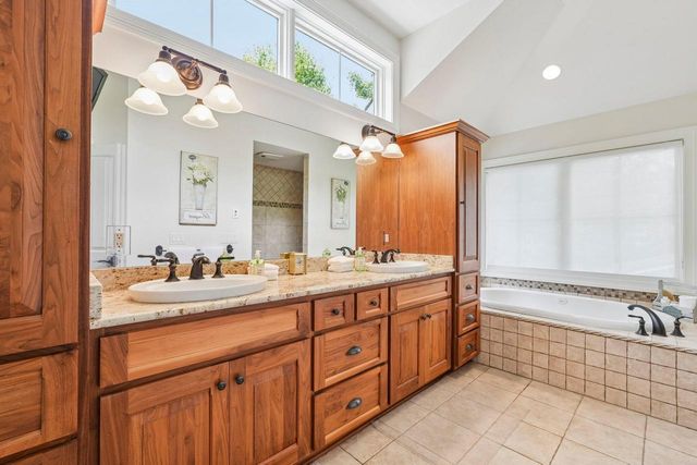 W343N6293 S Bayview ROAD, Oconomowoc, WI 53066
