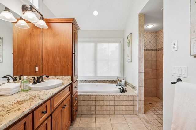 W343N6293 S Bayview ROAD, Oconomowoc, WI 53066