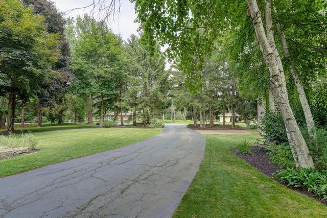 W343N6293 S Bayview ROAD, Oconomowoc, WI 53066