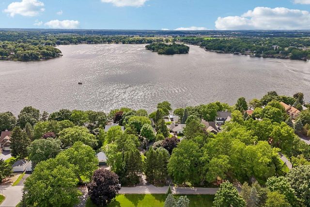 W343N6293 S Bayview ROAD, Oconomowoc, WI 53066