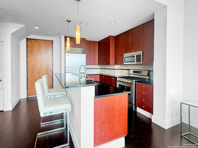 610 E Market St Unit 3213, San Antonio, TX 78205