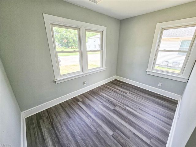 120 Oak ST, Suffolk, VA 23434