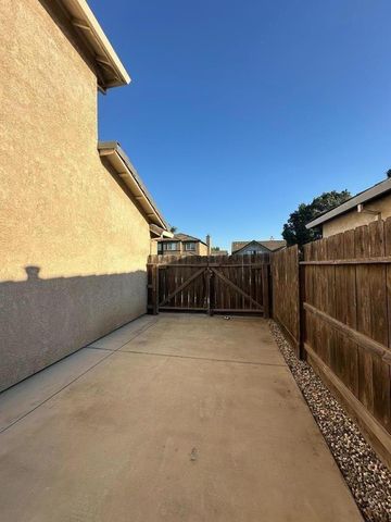 2613 Medinah Court, Modesto, CA 95355