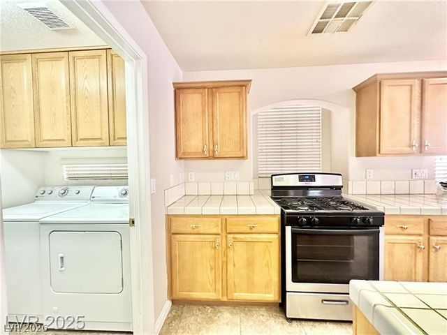 7623 Glorietta Bay Court, Las Vegas, NV 89139