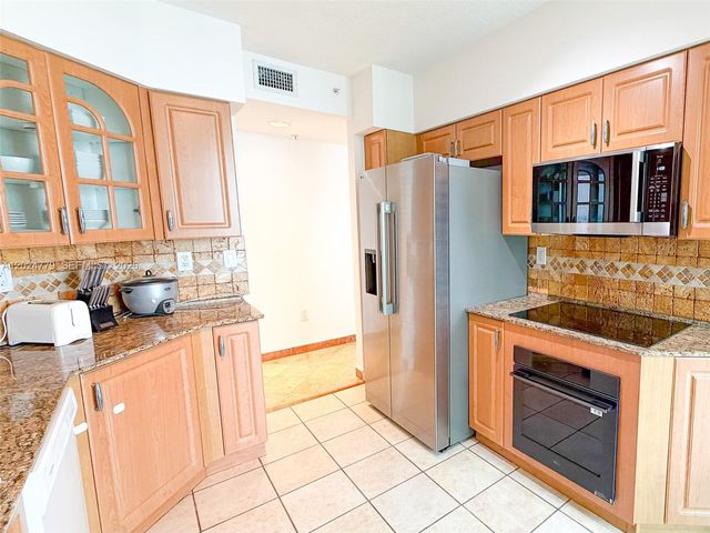 3370 Hidden Bay Drive 1814, Aventura, FL 33180
