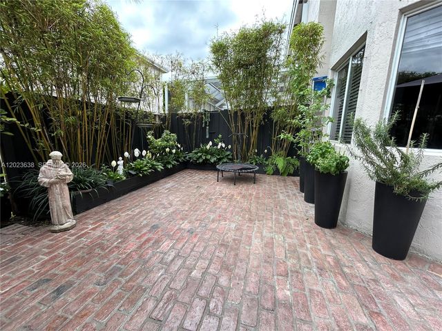 8351 SW 124th Avenue 101, Miami, FL 33183