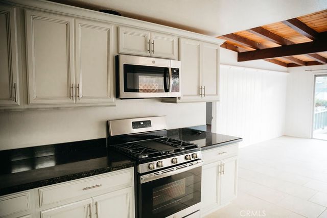 1760 Ruhland Avenue, Manhattan Beach, CA 90266