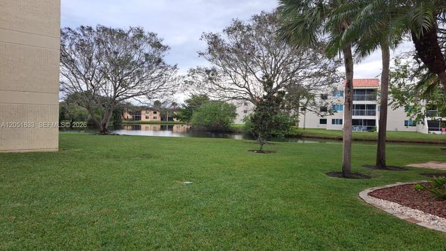 230 Lakeview Drive 310, Weston, FL 33326