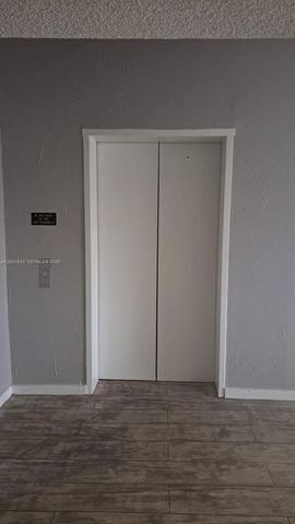 230 Lakeview Drive 310, Weston, FL 33326