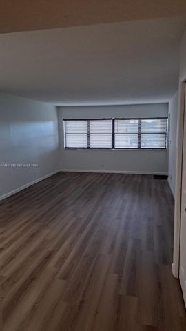230 Lakeview Drive 310, Weston, FL 33326