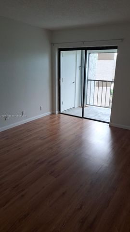 230 Lakeview Drive 310, Weston, FL 33326