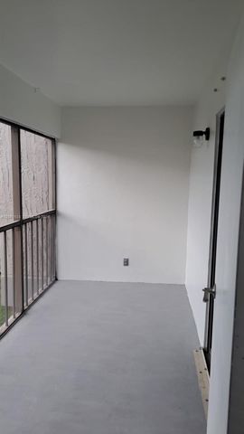 230 Lakeview Drive 310, Weston, FL 33326