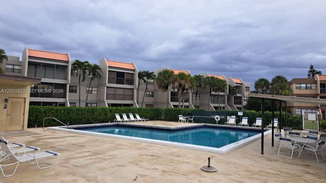 230 Lakeview Drive 310, Weston, FL 33326