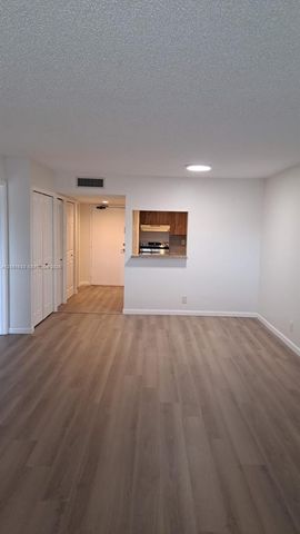 230 Lakeview Drive 310, Weston, FL 33326