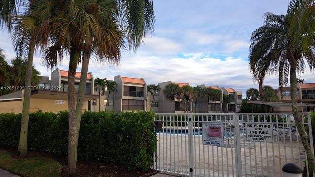 230 Lakeview Drive 310, Weston, FL 33326