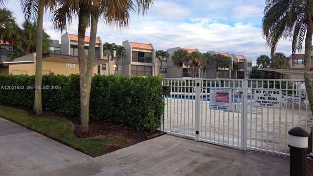 230 Lakeview Drive 310, Weston, FL 33326