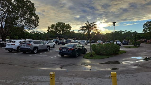 230 Lakeview Drive 310, Weston, FL 33326