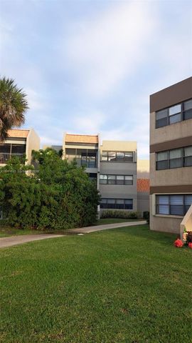 230 Lakeview Drive 310, Weston, FL 33326