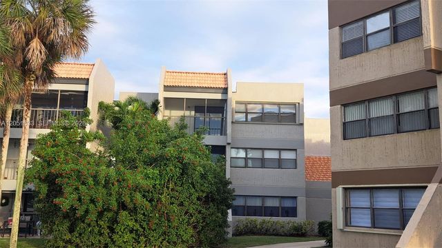 230 Lakeview Drive 310, Weston, FL 33326