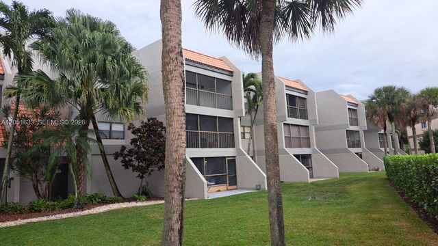 230 Lakeview Drive 310, Weston, FL 33326