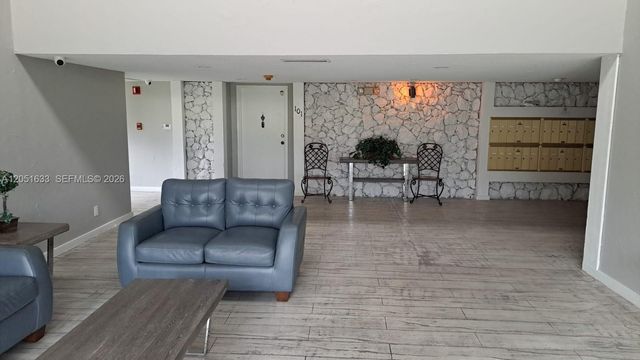 230 Lakeview Drive 310, Weston, FL 33326