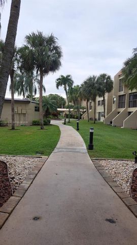 230 Lakeview Drive 310, Weston, FL 33326