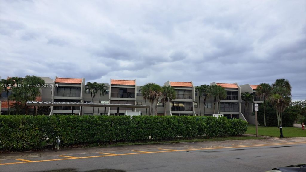 230 Lakeview Drive 310, Weston, FL 33326