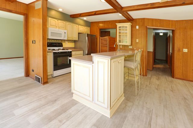 1 Sunset Avenue, West Chicago, IL 60185