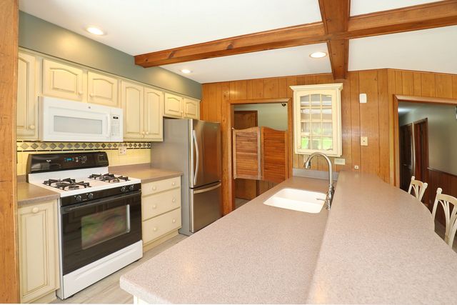 1 Sunset Avenue, West Chicago, IL 60185