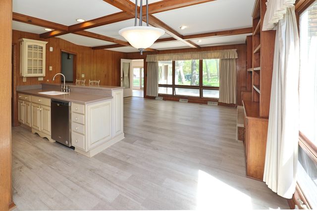 1 Sunset Avenue, West Chicago, IL 60185