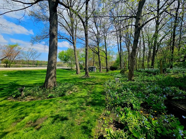 1 Sunset Avenue, West Chicago, IL 60185