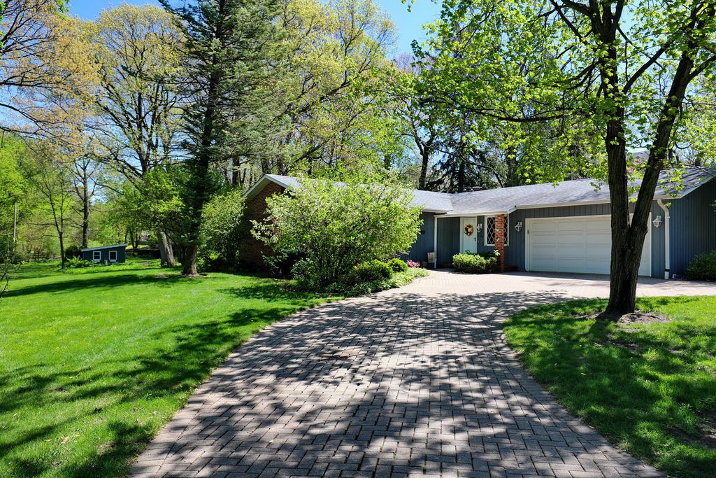 1 Sunset Avenue, West Chicago, IL 60185