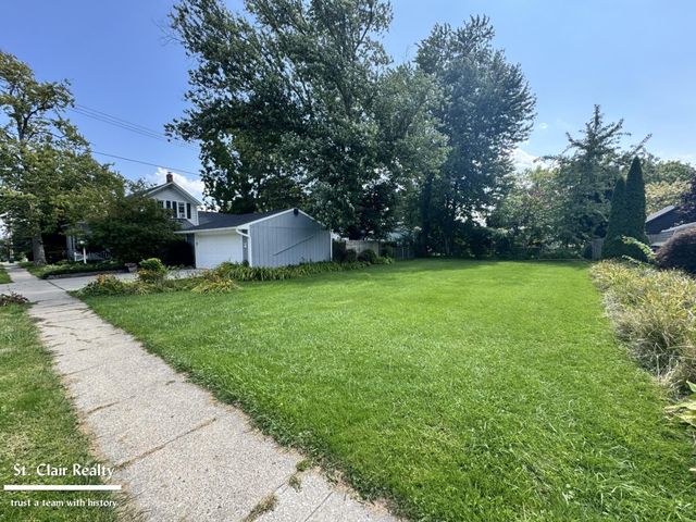 102 S Ninth Street, St Clair, MI 48079