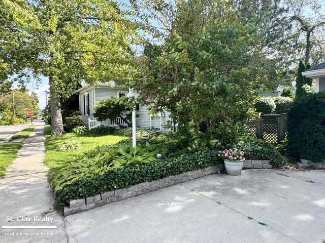 102 S Ninth Street, St Clair, MI 48079