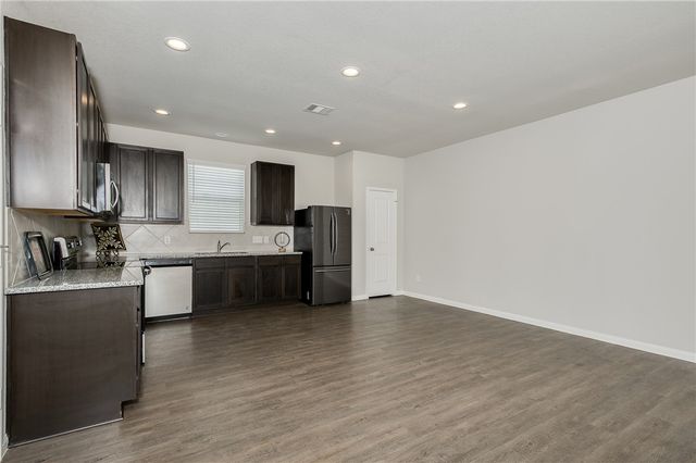 980 Marquis Drive, Bryan, TX 77803