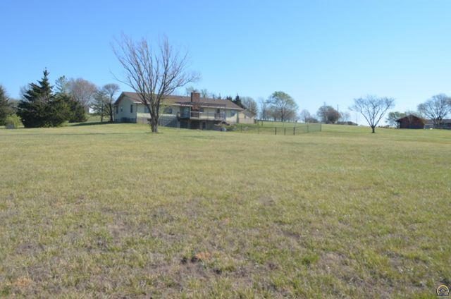 9075 SW 37th ST, Topeka, KS 66604
